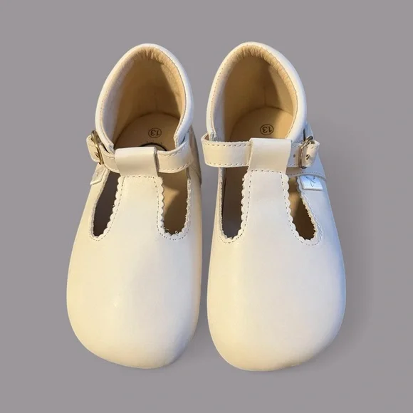 “Little Love Bug”Classic Cream Kids Shoes - Picture 5 of 9
